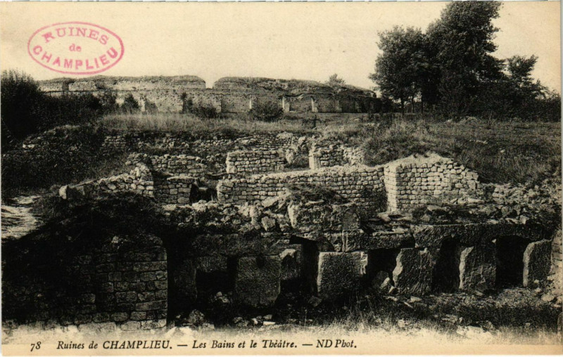 Carte postale ancienne Champlieu - Ruines de Champlieu - Les Bains et le Theatre