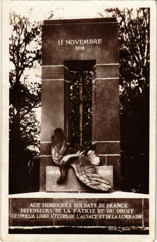 Carte postale ancienne Foret de Compiegne - Clairiere de l'Armistice - Monument du Matin à Compiègne