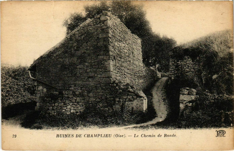 Carte postale ancienne Champlieu - Ruines de Champlieu - Le Chemin de Ronde