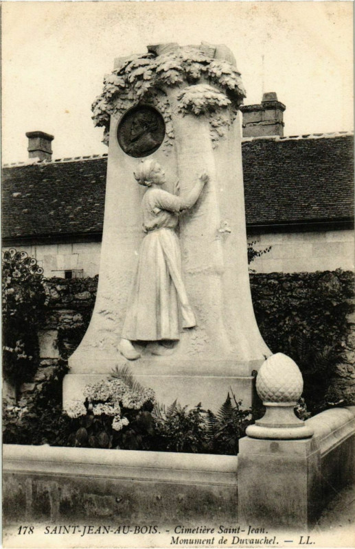 Carte postale ancienne Saint-Jean-aux-Bois - Cimetiere Saint-Jean - Monument à Saint-Jean-aux-Bois