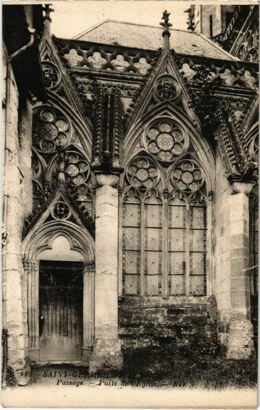 Carte postale ancienne Saint-Germer-de-Fly - Passage - Porte de l'Eglise à Saint-Germer-de-Fly