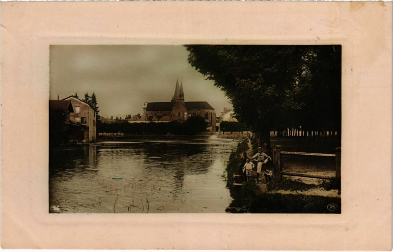 Carte postale ancienne Aumont-en-Halatte - Town Scene à Aumont-en-Halatte