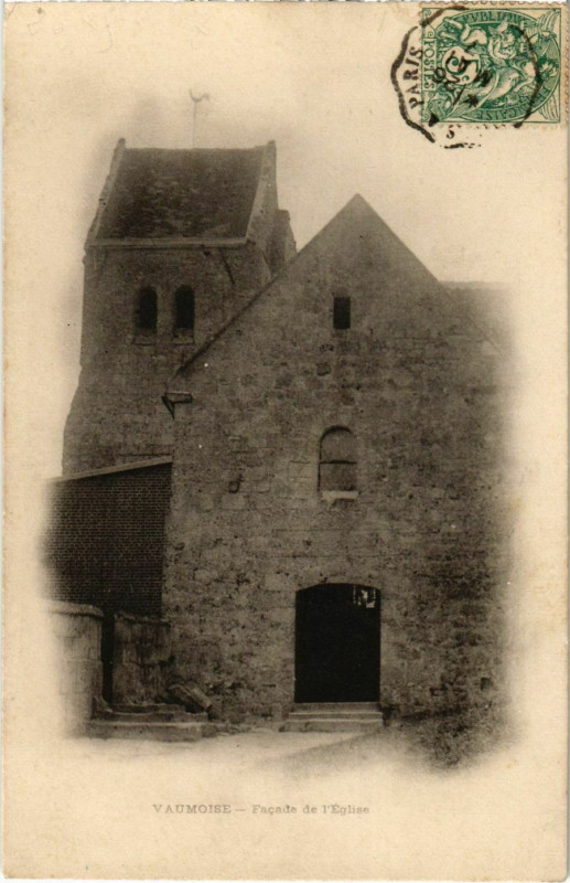 Carte postale ancienne Vaumoise - Facade de l'Eglise à Vaumoise
