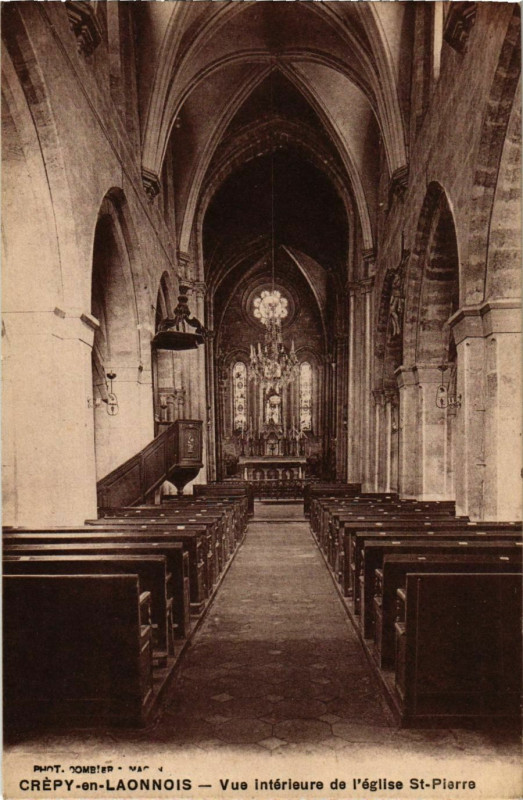 Carte postale ancienne Crepy-en-Valois - Vue Interieure de l'Eglise Saint-Pierre à Crépy-en-Valois