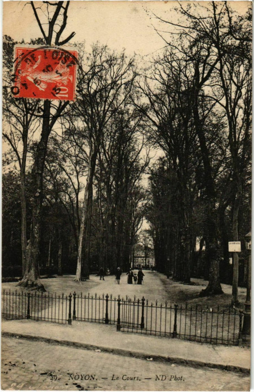 Carte postale ancienne Noyon - Le Cours à Noyon