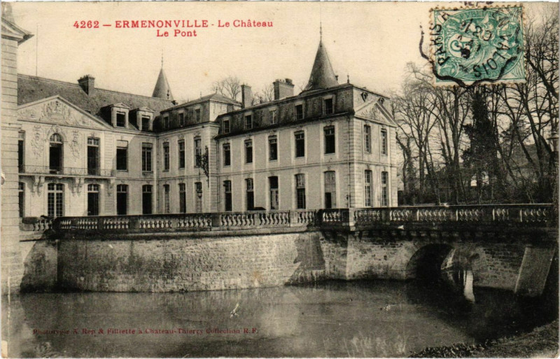 Carte postale ancienne Ermenonville - Le Chateau - Le Pont à Ermenonville