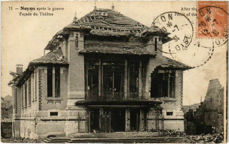 Carte postale ancienne Noyon - Noyon apres la Guerre - Facade du Theatre à Noyon