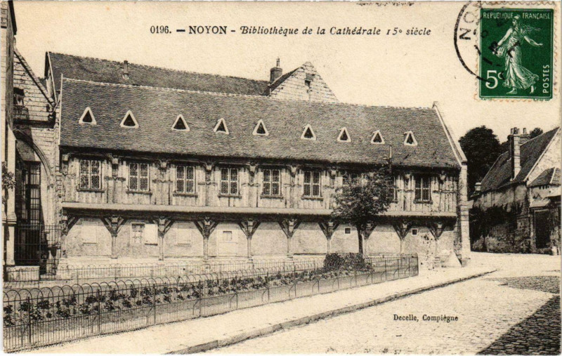 Carte postale ancienne Noyon - Bibliotheque de la Cathedrale à Noyon
