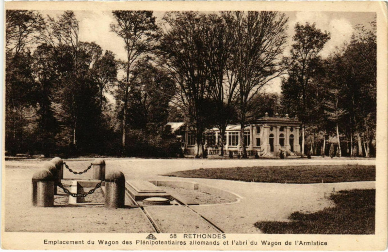 Carte postale ancienne Rethondes - Emplacement du Wagon des Plenipotentiaires Allemands à Rethondes