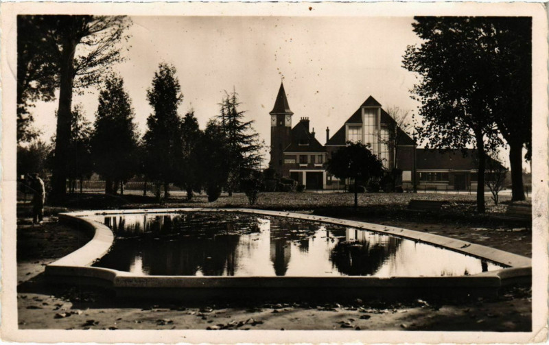 Carte postale ancienne Noyon - La Gare à Noyon