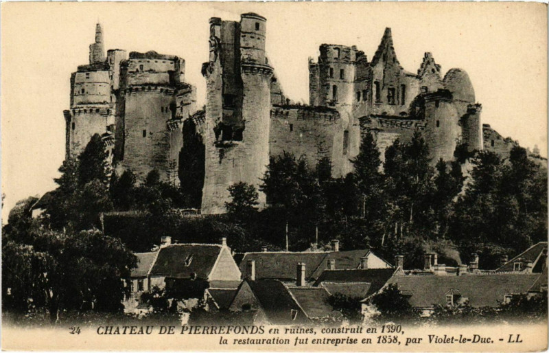 Carte postale ancienne Pierrefonds - Chateau de Pierrefonds en Ruines à Pierrefonds