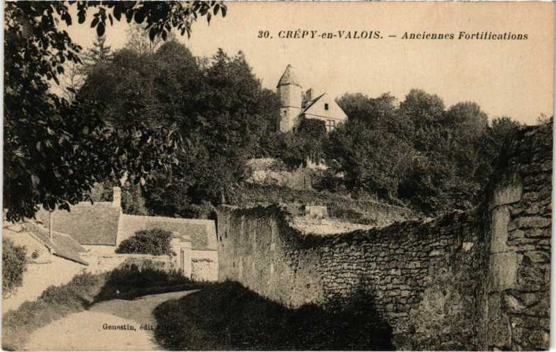 Carte postale ancienne Crepy-en-Valois - Anciennes Fortifications à Crépy-en-Valois