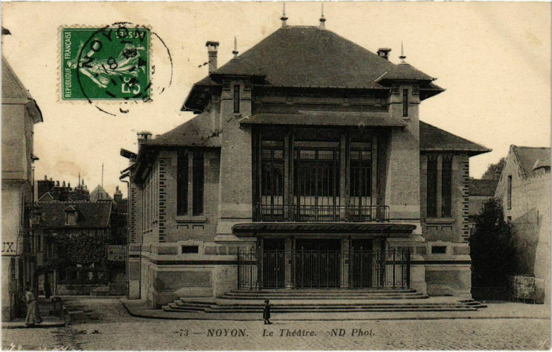 Carte postale ancienne Noyon - Le Theatre à Noyon