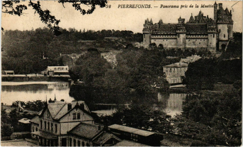 Carte postale ancienne Pierrefonds - Panorama pris de la Muette à Pierrefonds