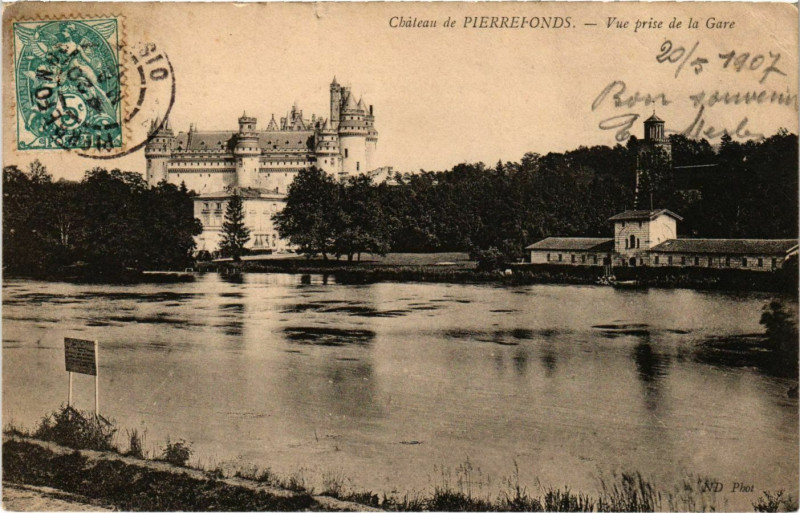Carte postale ancienne Pierrefonds - Chateau de Pierrefonds - Vue prise de la Gare à Pierrefonds