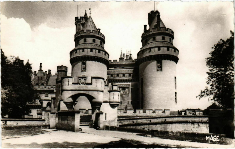 Carte postale ancienne Pierrefonds - Le Chateau à Pierrefonds