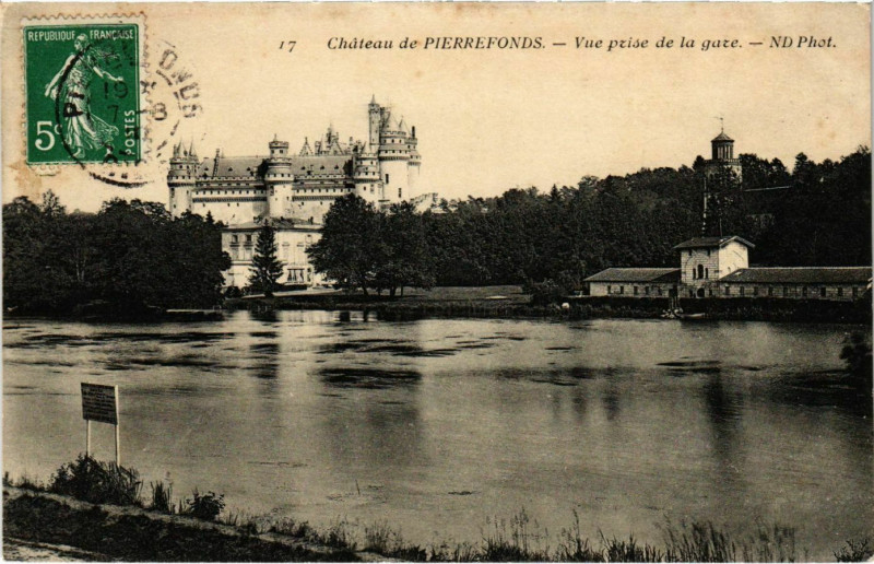 Carte postale ancienne Pierrefonds - Chateau de Pierrefonds - Vue prise de la Gare à Pierrefonds