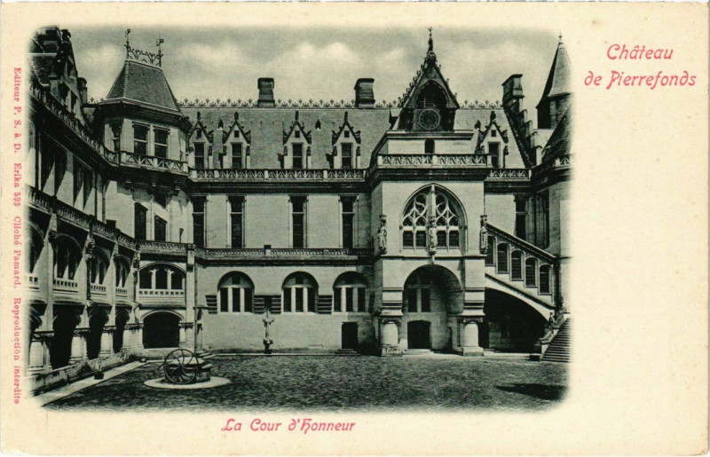 Carte postale ancienne Pierrefonds - Chateau de Pierrefonds - La Cour d'Honneur à Pierrefonds