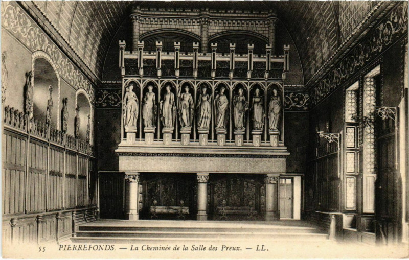 Carte postale ancienne Pierrefonds - La Cheminee de la Salle des Preux à Pierrefonds