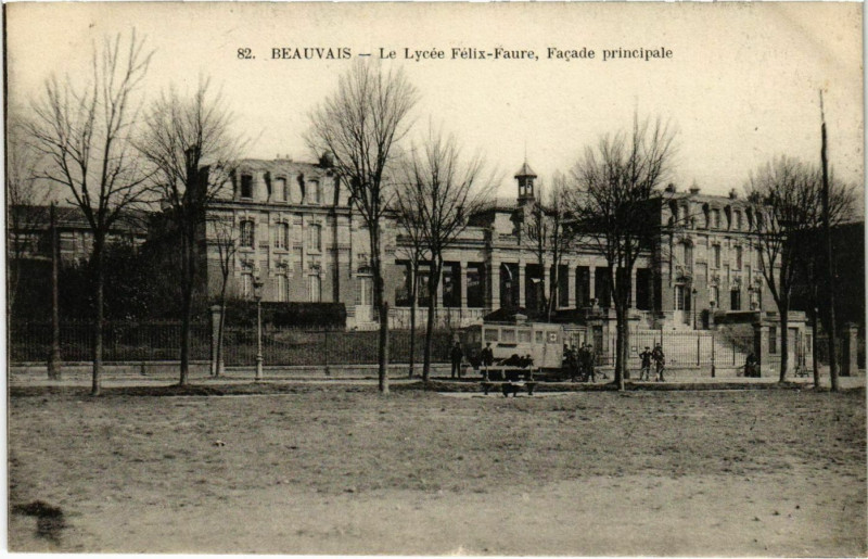 Carte postale ancienne Beauvais - Le Lycee Felix-Faure - Facade Principale à Beauvais