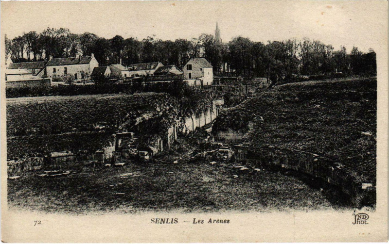 Carte postale ancienne Senlis - Les Arenes à Senlis