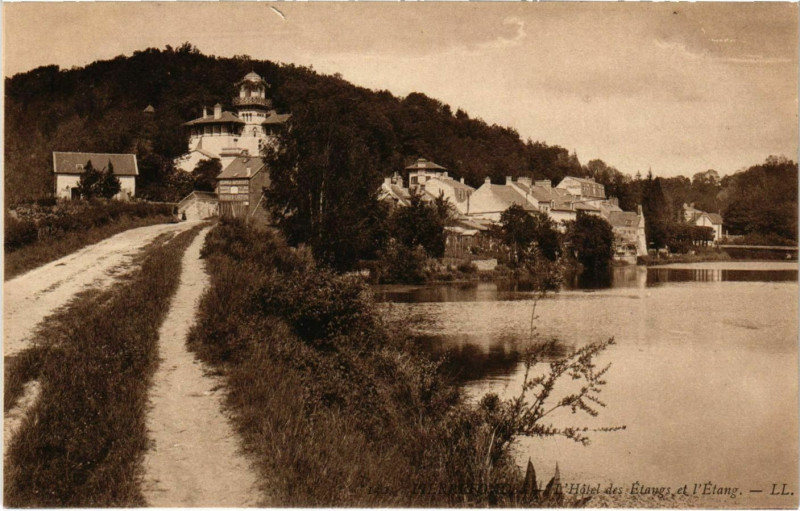 Carte postale ancienne Pierrefonds - L'Hotel des Etangs et l'Etang à Pierrefonds