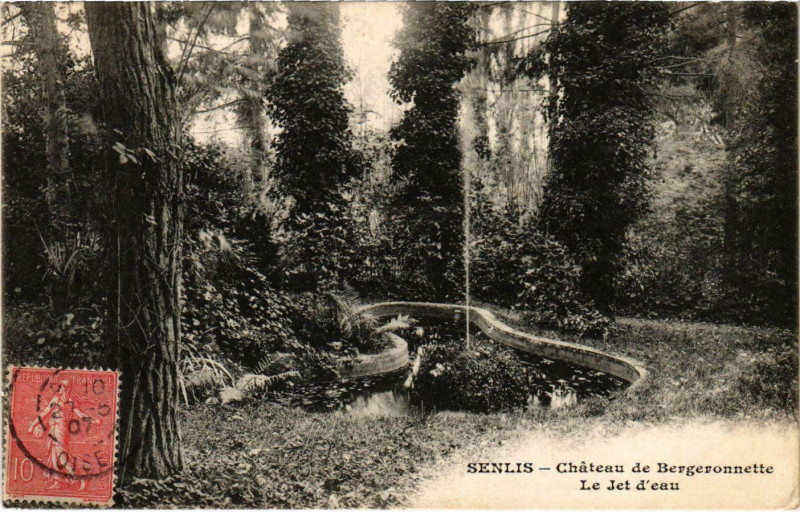 Carte postale ancienne Senlis - Chateau de Bergeronnette - Le Jet d'Eau à Senlis