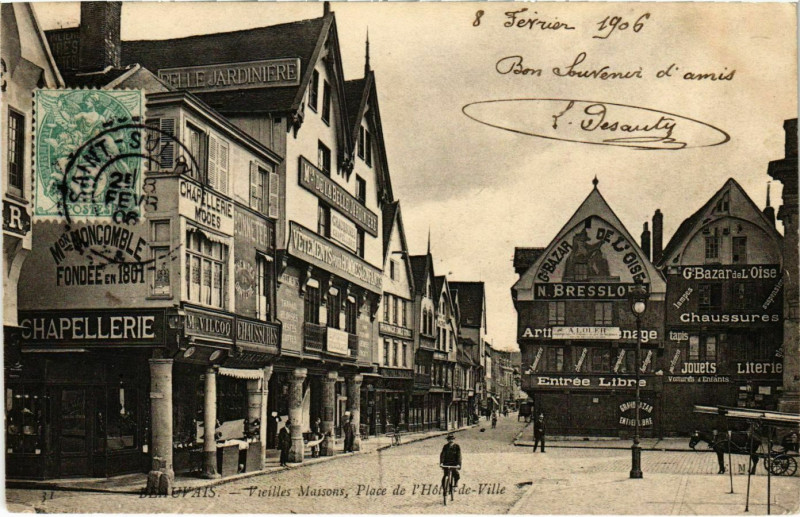 Carte postale ancienne Beauvais - Vieilles Maisons - Place de l'Hotel-de-Ville à Beauvais