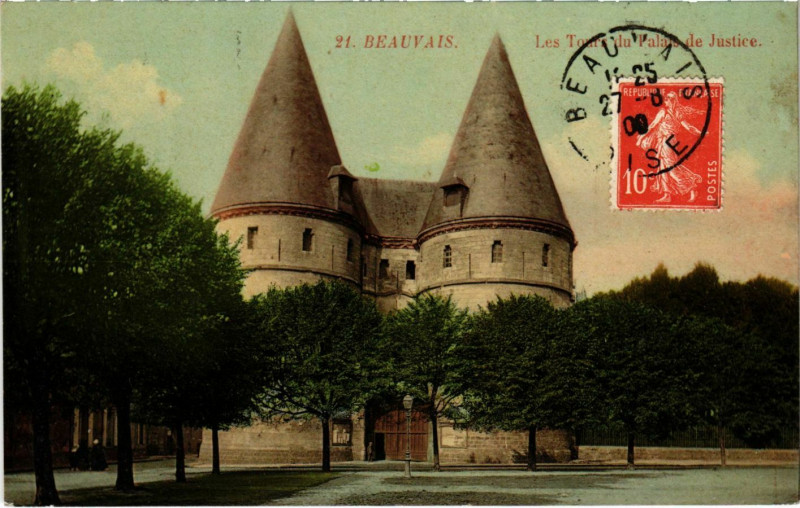 Carte postale ancienne Beauvais - Les Tours du Palais de Justice à Beauvais