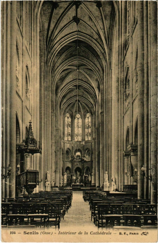 Carte postale ancienne Senlis - Interieur de la Cathedrale à Senlis