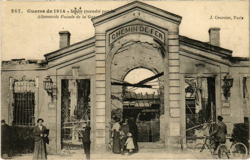 Carte postale ancienne Guerre de 1914 - Senlis incendié par les Allemands Façade de la Gare à Senlis