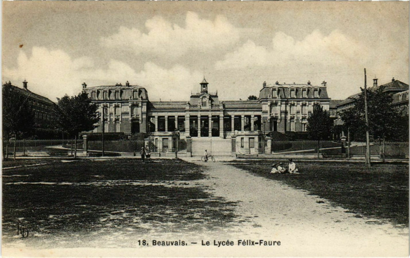 Carte postale ancienne Beauvais - Le Lycee Felix-Faure à Beauvais