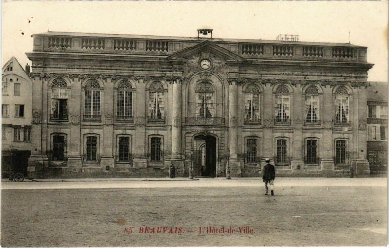 Carte postale ancienne Beauvais - L'Hotel-de-Ville à Beauvais