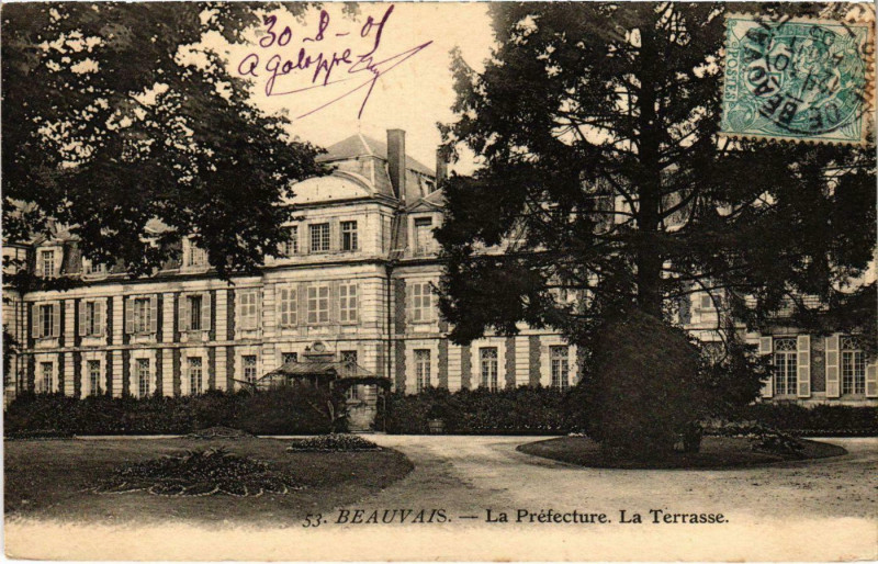 Carte postale ancienne Beauvais - La Prefecture - La Terrasse à Beauvais