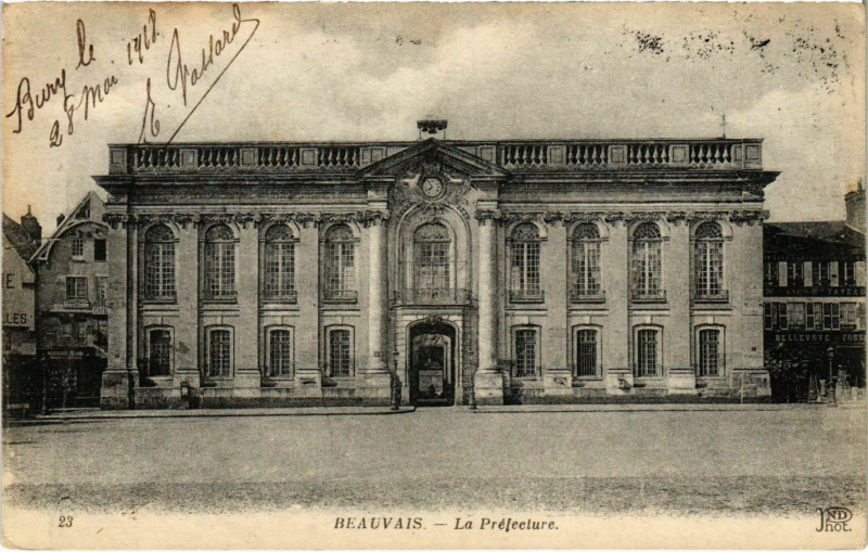 Carte postale ancienne Beauvais - La Prefecture à Beauvais