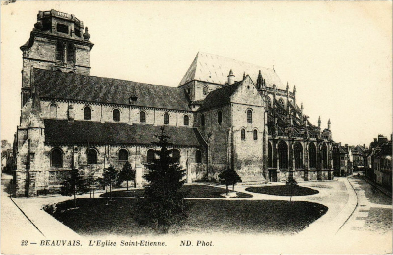 Carte postale ancienne Beauvais - L'Eglise Saint-Etienne à Beauvais
