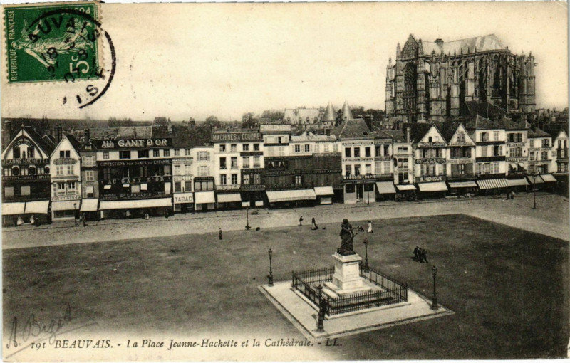 Carte postale ancienne Beauvais - La Place Jeanne-Hachette et la Cathedrale à Beauvais