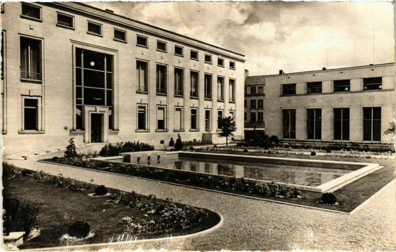 Carte postale ancienne Beauvais - Jardin de l'Hotel de Ville à Beauvais