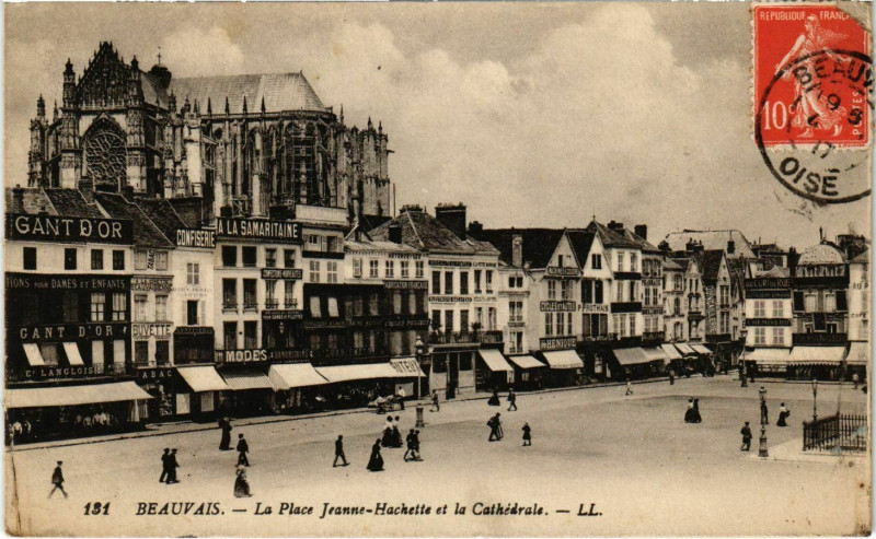 Carte postale ancienne Beauvais - La Place Jeanne-Hachette et la Cathedrale à Beauvais