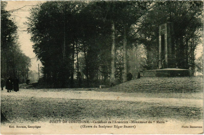 Carte postale ancienne Compiegne - Foret de Compiegne - Carrefour de l'Armistice à Compiègne