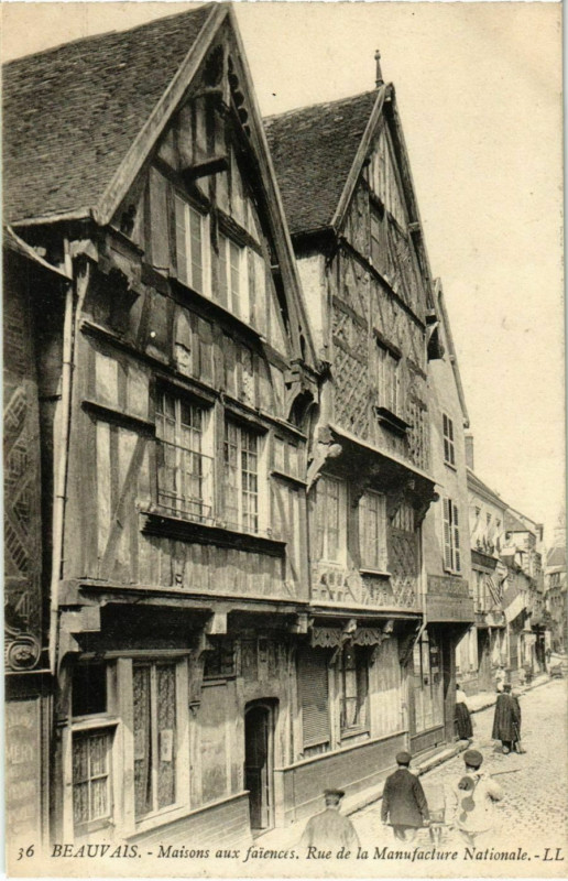 Carte postale ancienne Beauvais - Maisons aux Faiences - Rue de la Manufacture Nationale à Beauvais