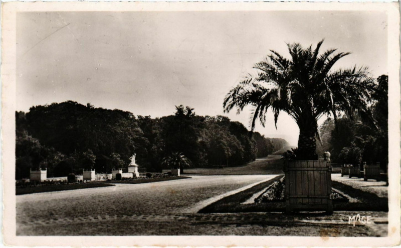 Carte postale ancienne Compiegne - Le Parc du Chateau à Compiègne