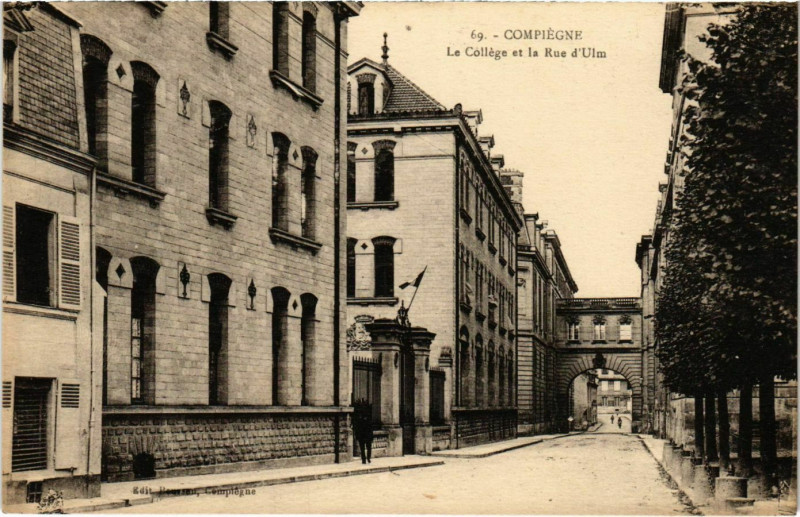 Carte postale ancienne Compiegne - La College et la Rue d'Ulm à Compiègne