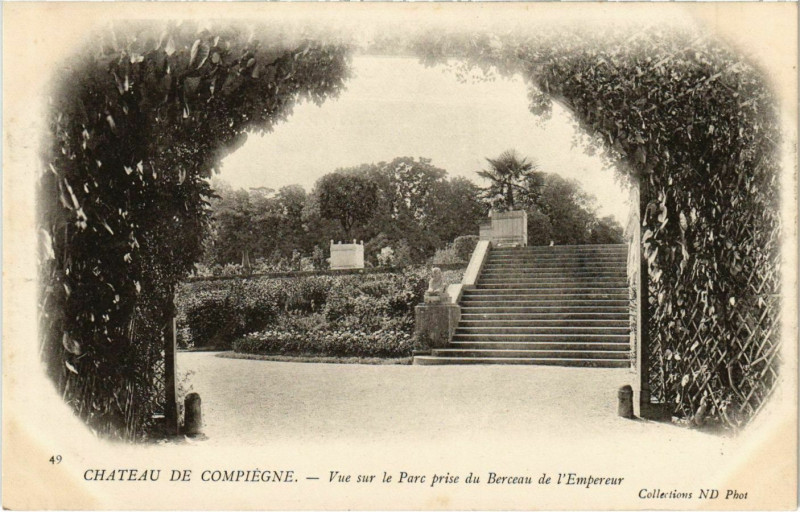 Carte postale ancienne Compiegne - Chateau de Compiegne - Vue sur le Parc à Compiègne