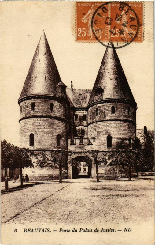 Carte postale ancienne Beauvais - Porte du Palais de Justice à Beauvais