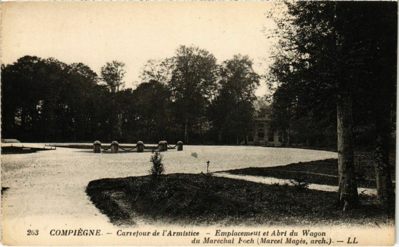 Carte postale ancienne Compiegne - Carrefour de l'Armistice à Compiègne
