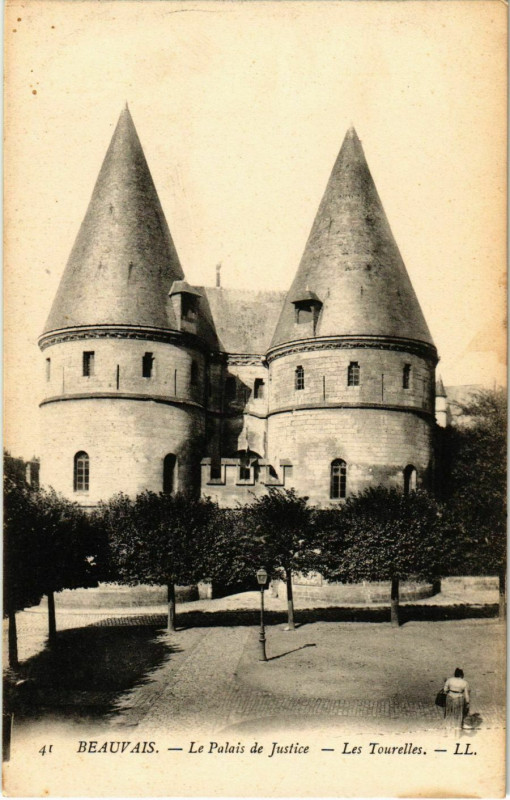 Carte postale ancienne Beauvais - Le Palais de Justice - Les Tourelles à Beauvais