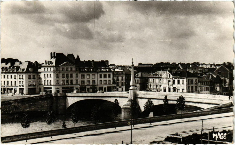 Carte postale ancienne Compiegne - Le Pont sur l'Oise à Compiègne