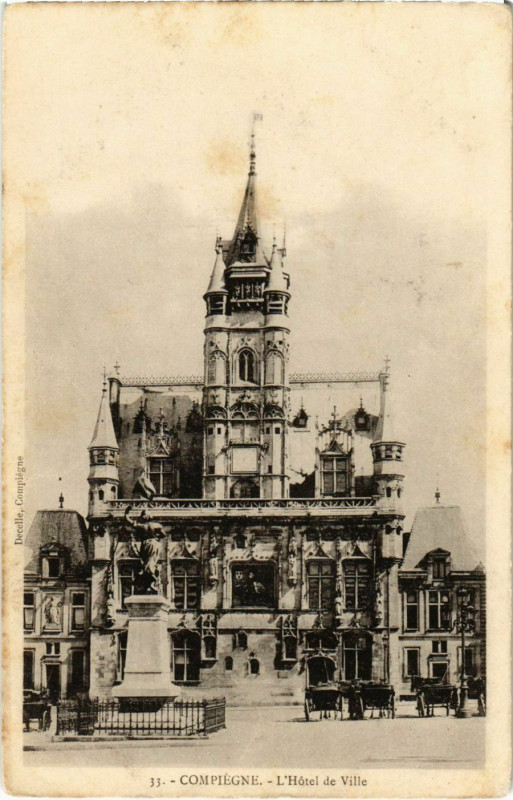 Carte postale ancienne Compiegne - L'Hotel de Ville à Compiègne