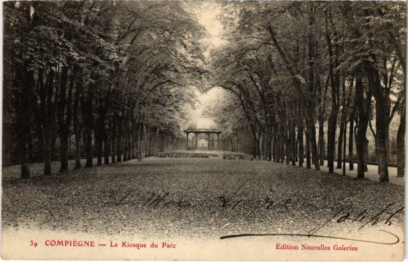 Carte postale ancienne Compiegne - Le Kiosque du Parc à Compiègne